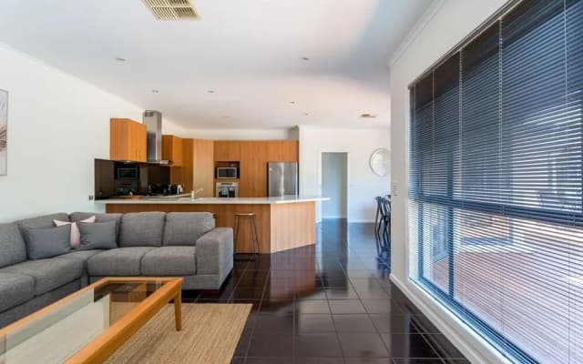 Caxton Beach Hideaway - photo 4