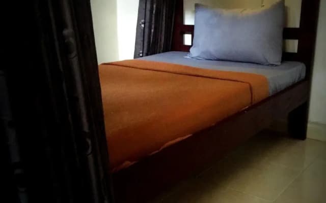 Putra Ubud Guest House - photo 4