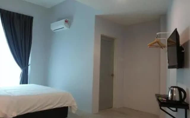 L Hotel - photo 5