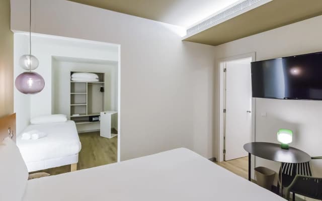 ibis Styles Lisboa Centro Marquês de Pombal - photo 4