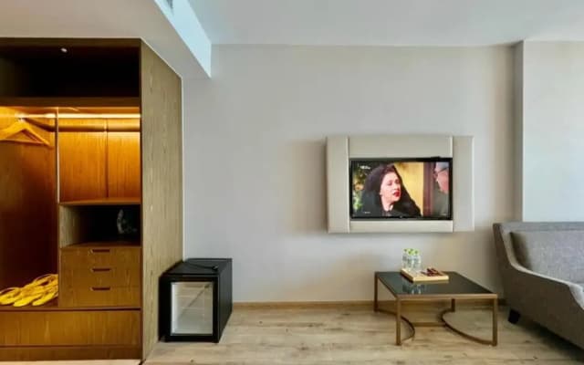 LYN Panorama Beachfront Studio - photo 5