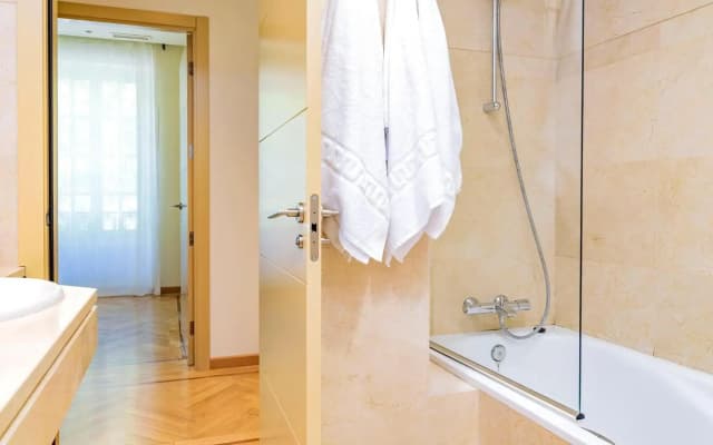 Velazquez Suites - photo 2