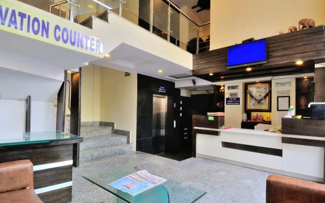 Hotel Gold Star Inn - photo 2