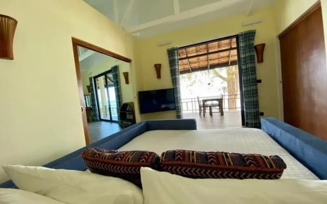 Absolute Beachfront Resort - photo 2
