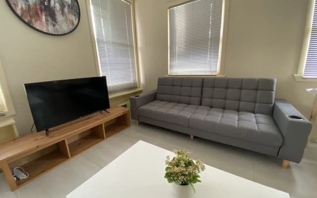Mitcham train station  2 bedrooms unit - photo 3