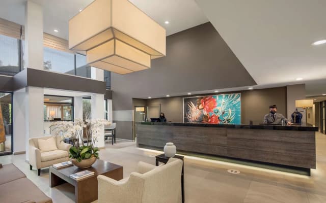 Luxe Sunset Boulevard Hotel - photo 2