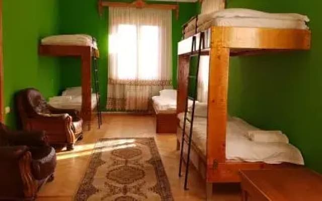 Green World Hostel - photo 4