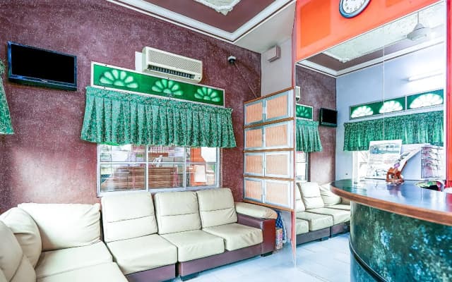 OYO 491 D Anjung Inn - photo 2