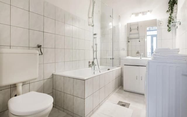 W2 Synagogue Apartment - photo 3
