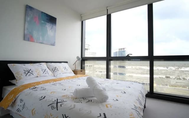 889 on Collins Waterfront Apartments - photo 3