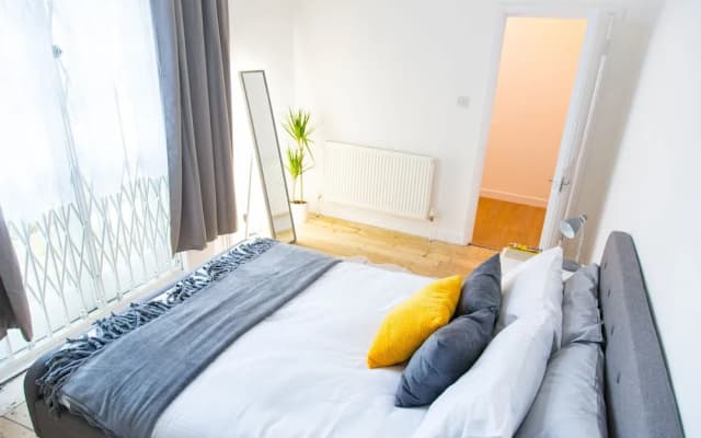 Spacious Two Bed in Hackney - photo 2