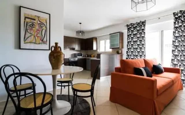 Three-Bedroom Apartment with Acropolis view - photo 2