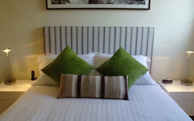 Executive Elwood Apartment - photo 2