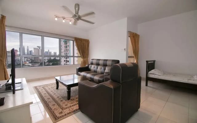 Comfy 3BR Home With Klcc View - photo 5