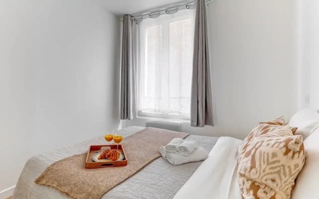 Bright 1BR Near Seine & Eiffel Tower - photo 2