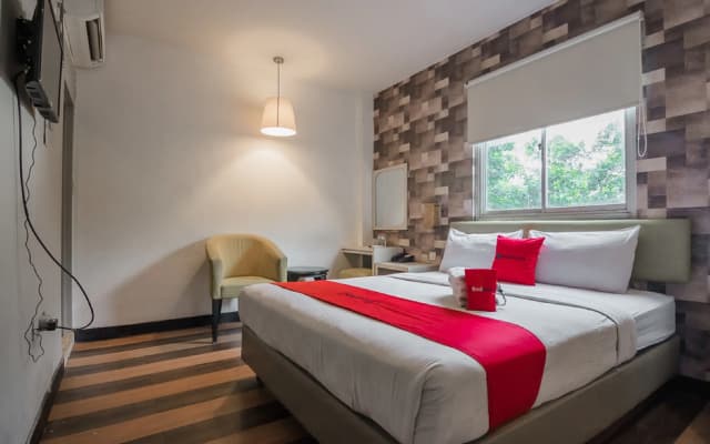 RedDoorz Plus near Mangga Besar Station 2 - photo 5