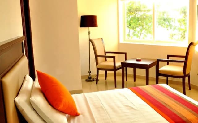 Sai Sea City Hotel - photo 2