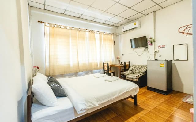 Nara Cafe and Hostel Don Mueang - photo 2