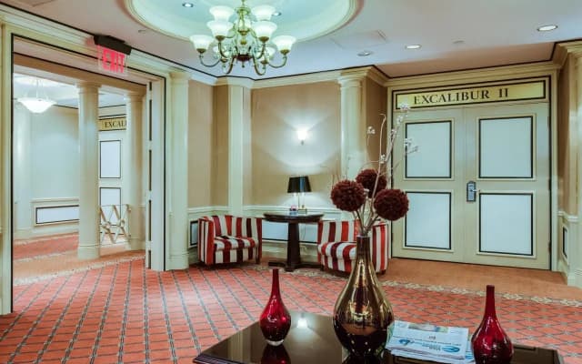 Avalon Hotel - photo 2