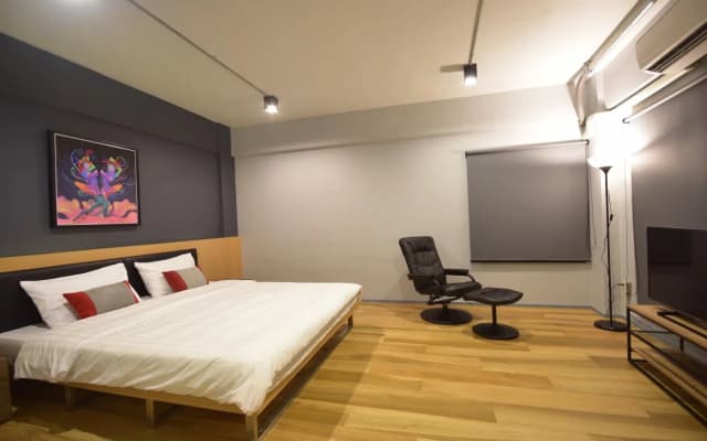 The Chatbox Silom Hostel - photo 3