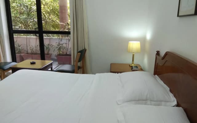 Hotel Palm Greens - photo 4