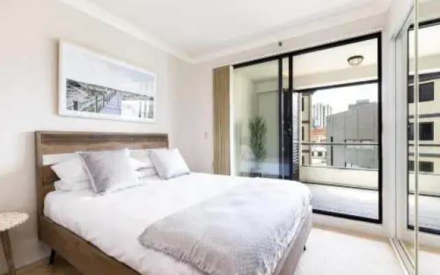 Surry Hills Fully Self Contained Modern 1 Bed Apartment (1012ELZ) - photo 5