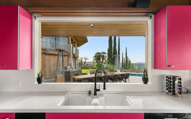 Via Vallarta - An Architecturally Significant California Modern Home - photo 3