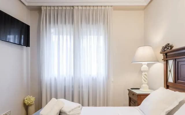 Charming Arguelles Apartment - photo 4