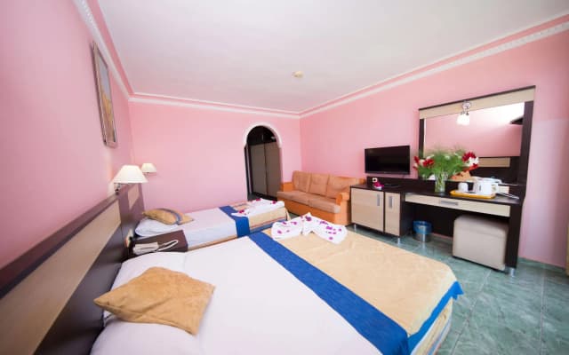 First Class Hotel - photo 3