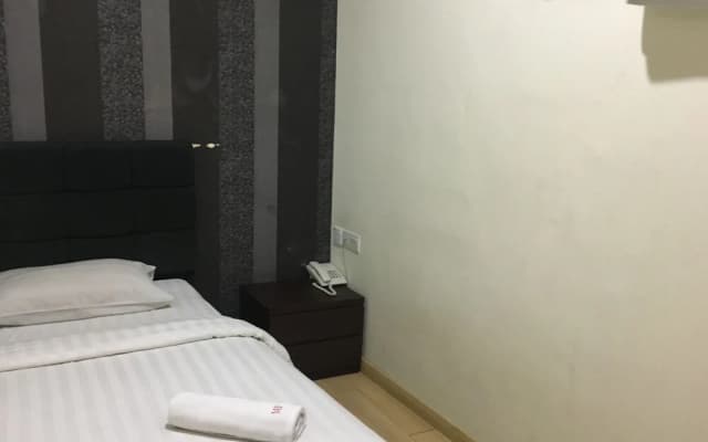 Mf Hotel by OYO Rooms - photo 2