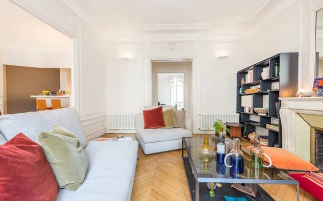 Four Saint Germain - Elegant Spacious 3 BDR Apartment in the Heart of Saint Germain - photo 4