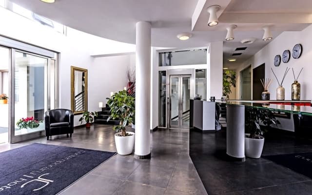 JC Hotel - photo 2