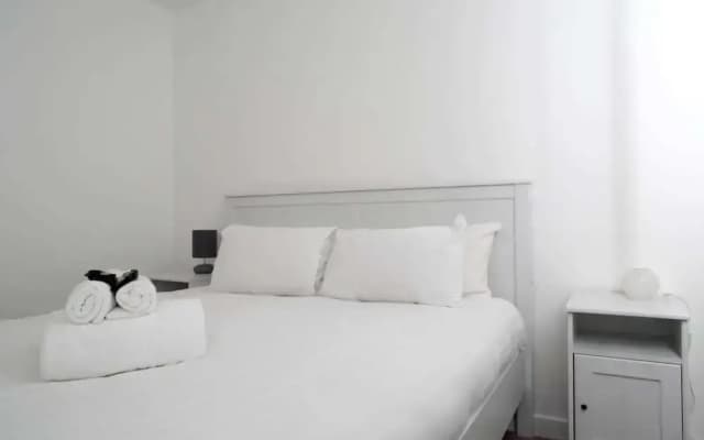 Modern Apartment in Leith With Sea Views - photo 3