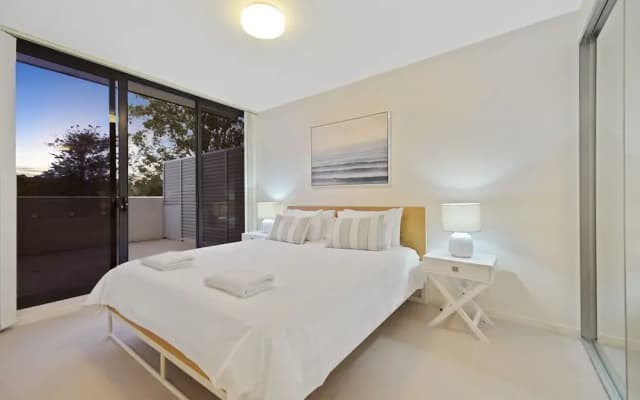 HomeHotel-Spacious Luxury Apt Next to Shopping - photo 3