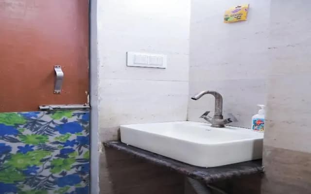 Roomshala 126 Mannat Inn - photo 2