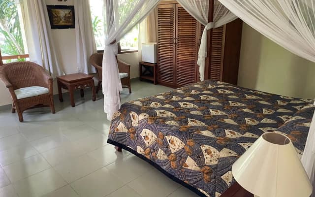 Raja Gardens Hotel - photo 2
