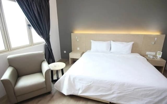 Summit Signature Hotel Batu Pahat - photo 3