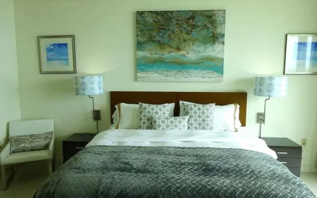 Ocean Million Dollar View Studio + Balcony #2 - photo 2