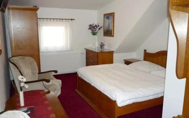 Golden Golem Hotel - photo 3