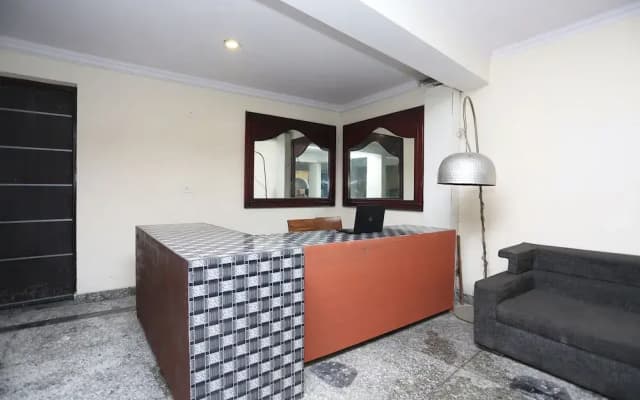 Oyo 28670 Hotel Dev Palace - photo 2