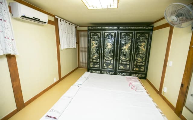 Bukchonmaru Hanok Guesthouse - photo 2