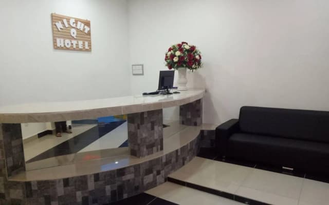 Night Queen Hotel - photo 2