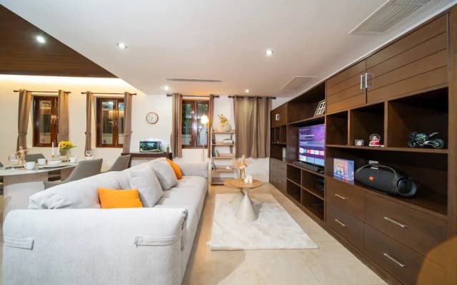 Spacious Private 4 BR Villa With a Working Office - photo 2