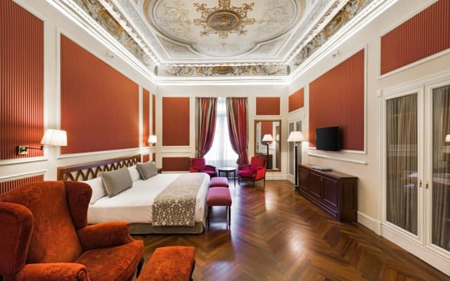 Catalonia Las Cortes Hotel - photo 2