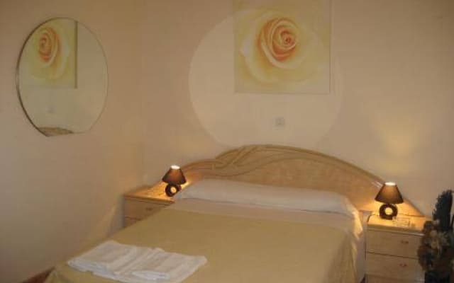 Conchita II Hostal - photo 2