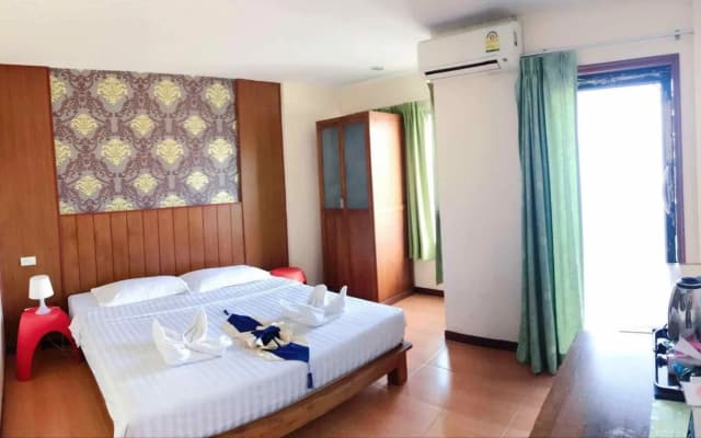 Phuket Iyh Express Hostel - photo 4