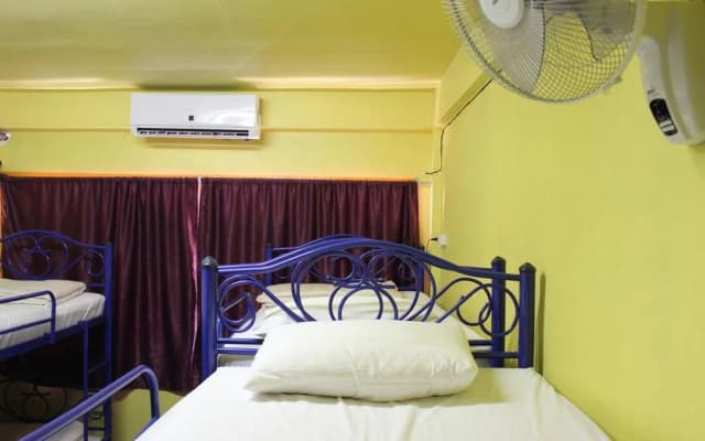 Home Hug Hostel - Adults - photo 3
