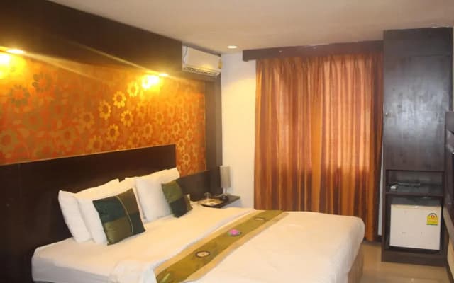 Central Place Hotel - photo 2