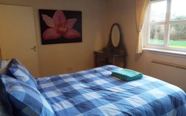 Edinburgh Palace Apartment - photo 2