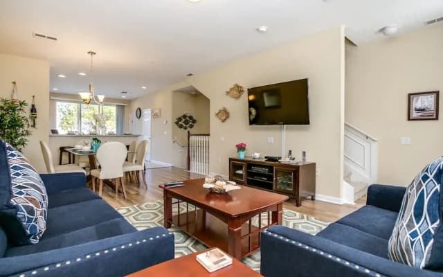 Spacious Vista Cay Townhome Newly Furnished! - photo 4
